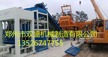 全自动制砖机QT10-15日产标砖十万块组装现场